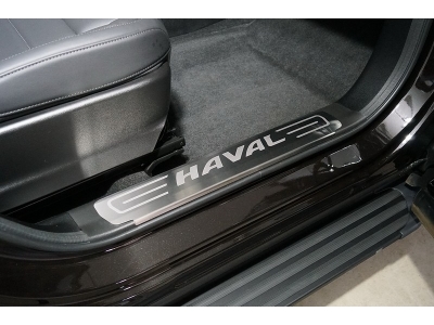 Накладки на пластиковые пороги (лист шлифованный надпись Haval) 2шт ТСС для Haval F7X 2022 – н.в.
